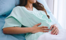 Женщина с четвертой стадией рака предупредила о неочевидных симптомах заболевания