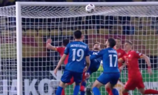 Футболист сборной Казахстана забил ударом через себя в отборе ЧМ-2026. Видео