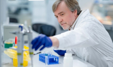 Почему женщины живут дольше мужчин