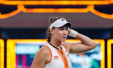 Елена Рыбакина сфотографировалась в традиционном китайском наряде на топовом турнире