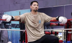 Чемпиона мира «лишили» шансов в бою с Жанибеком Алимханулы