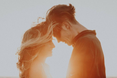 Косметолог рассказала о пользе долгих поцелуев для мышц лица