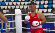 Боксёр-супертяж из Казахстана разгромил соперника