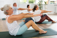 Как сохранить осанку — простая гимнастика для пожилых людей