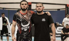 «Какого черта?» Тренер Махачева высказался о форме подопечного