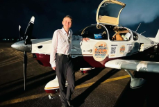 Совершивший кругосветный полёт 16-летний пилот установил рекорд