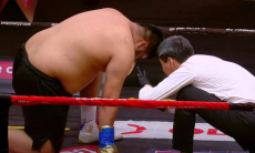 Быстрым нокаутом завершился бой Казахстан — Узбекистан в тяжелом весе. Видео