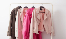 Стилист рассказал, одежда каких цветов помогает снять усталость