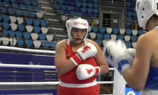 Чемпионка мира по боксу из Казахстана разгромлена в бою за медаль