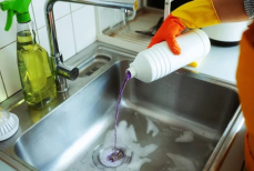 Простое средство избавит от засоров в раковине