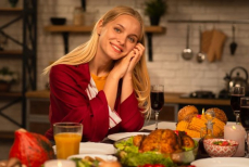 Названо самое полезное время для ужина, которого следует придерживаться