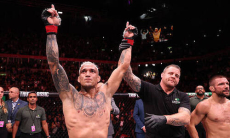 Чарльз Оливейра стал необычным чемпионом. Видео