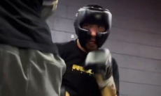 Жанибек Алимханулы показал видео со спарринга перед боем с чемпионом мира