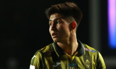 Дастан Сатпаев столкнулся с экс-звездой «Челси»