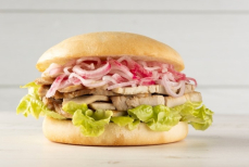 Бургер с этим мясом восстанавливает мышцы лучше протеиновых добавок — и это не курица с индейкой