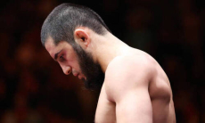 У Ислама Махачева «забрали» победу в титульном бою UFC