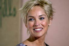 Шэрон Стоун поделилась секретом густых волос после инсульта