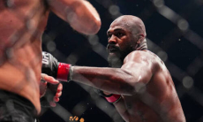 Джон Джонс провел жесткий бой в дагестанцем из UFC. Видео