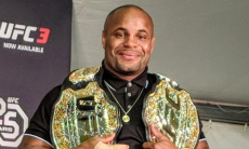 Легенда UFC уличен в вымогательстве у бойцов из Дагестана