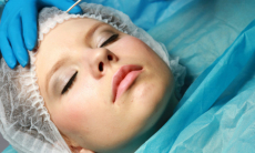 Хирург предупредил об опасностях ринопластики филлерами