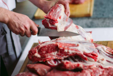 Мясо оказалось источником опасных инфекций