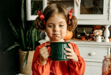 С какого возраста можно начинать пить кофе