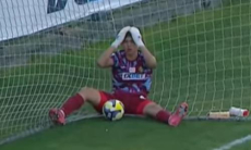 Шерхан Калмурза пропустил гол с центра поля. Видео