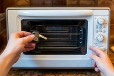 Почему автолюбители прячут ключи в микроволновке -неожиданный способ защиты от угона