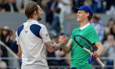 В двух сетах завершился матч Бублик — Синнер за полуфинал престижного турнира