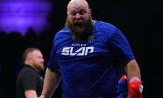 «Пельмень» проиграл после запрета на флаг России