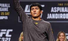 Российский комментатор озвучил важность предстоящего боя в UFC для Азата Максума