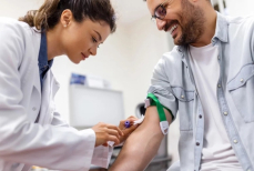 Четыре анализа, которые надо сдавать каждому после 40 лет