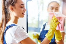 Эта хитрость избавит зеркала от пятен