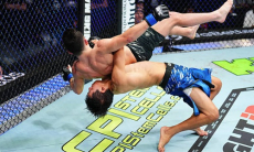 «Казахстанские авиалинии в действии». Прием казахского бойца восхитил комментаторов UFC. Видео