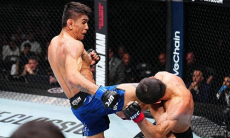 Нурмагомедова отправили в нокдаун в UFC. Видео
