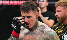 Видео скандального тычка в бою Аспиналл — Ган за титул UFC