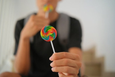 Стоматолог назвала самую вредную для зубов сладость