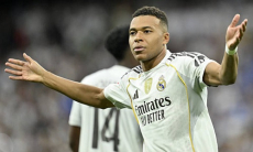 Килиан Мбаппе не забил пенальти «Барселоне». Видео