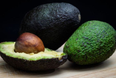 Можно ли есть авокадо, которое стало коричневым? Это стоит знать всем