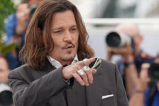 Джонни Депп ведет переговоры об участии в новой экранизации «Рождественской песни»