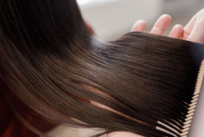 Как корректно ухаживать за длинными волосами с использованием расчески