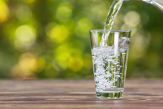 Зачем нужно пить воду сразу после пробуждения