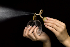 Допустимо ли спрашивать у человека, каким парфюмом он пользуется