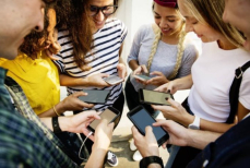 Соцсети и остеохондроз — новая болезнь поколения смартфонов