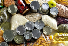 Диетологи назвали список самых полезных консервов