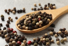 Почему нельзя добавлять черный перец в начале приготовления — объясняют повара