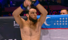 Узбекистанцу отдали победу над непобеждённым бойцом в Казахстане