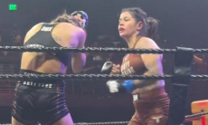 Первая казахстанка в UFC провела дебютный бой в «грязном боксе». Видео