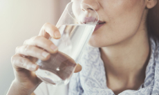 Названы способы вывести лишнюю жидкость без вреда для здоровья