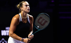 Разгромом завершился матч Арины Соболенко на Итоговом турнире WTA